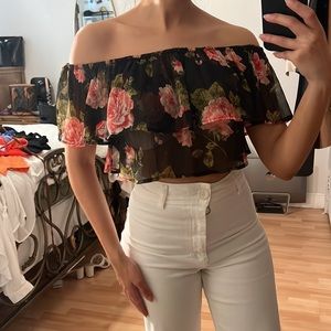 Floral Off shoulder, cropped top. Size S